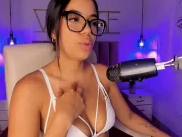 Freechat sophiaahill on Chaturbate