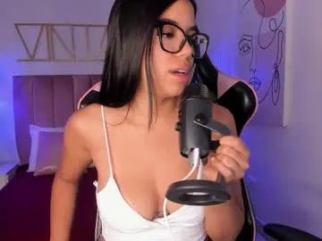 Freechat sophiaahill on Chaturbate