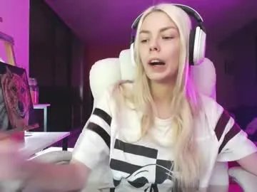 Freechat tinykylie on Chaturbate