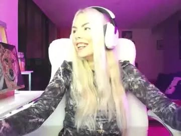 Freechat tinykylie on Chaturbate