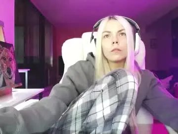 Freechat tinykylie on Chaturbate