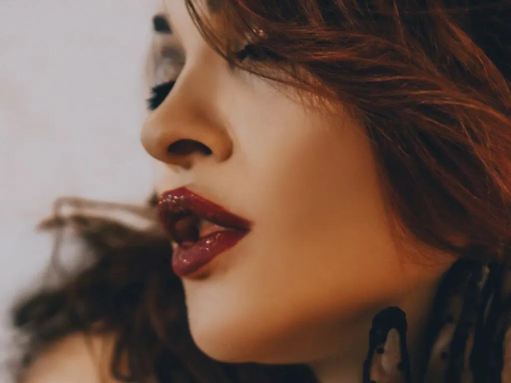 AdelMedium on LiveJasmin