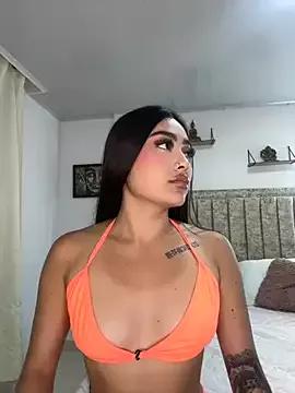 EmiilyEvans_ on StripChat 