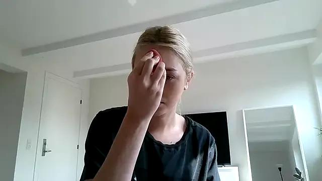 Kitty_Swetty on StripChat 