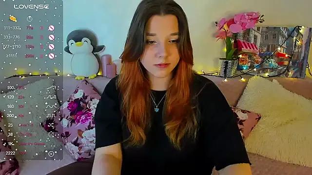 PenelopeOneGrey on StripChat 