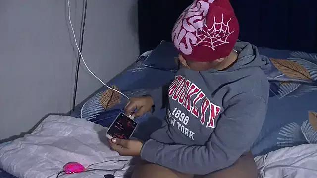 QUEENSHYNESS on StripChat 