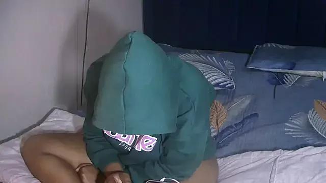 QUEENSHYNESS on StripChat 