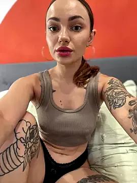 SaraLow on StripChat 