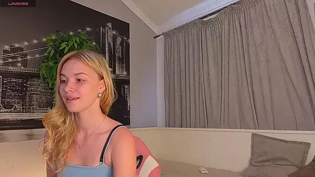 SteshaBlond on StripChat 
